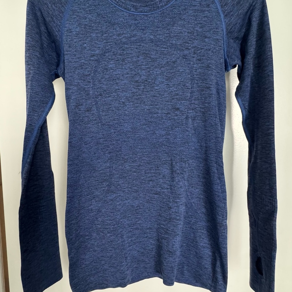 Lululemon Swiftly Tech Long Sleeve Crew in
Black / Sapphire Blue